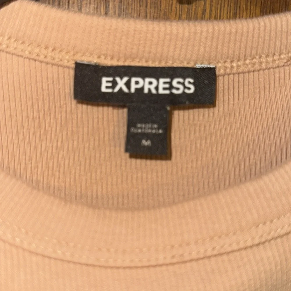 Express Ribbed Ruffle Sleeve Tee Tan, Women’s Medium - Picture 2 of 3